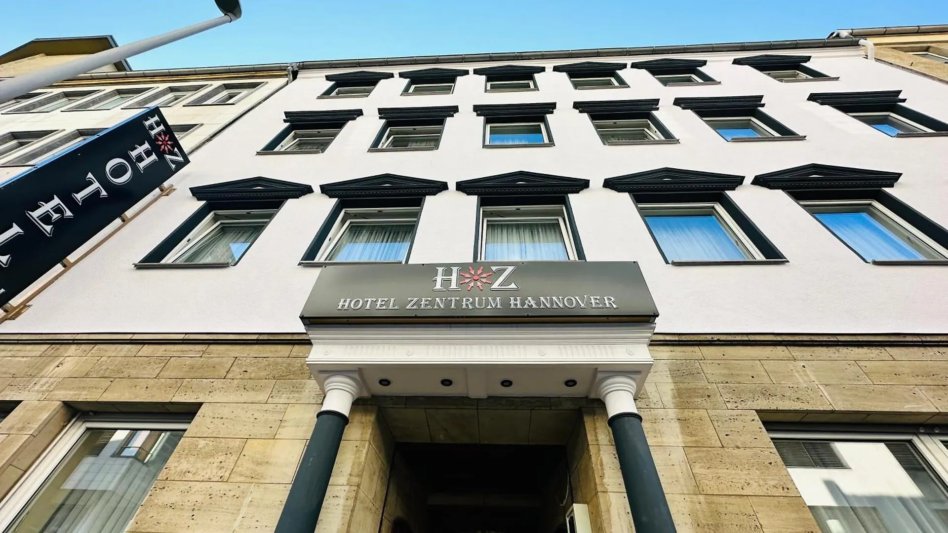 Nahe der Kreuzkirche übernachten: 10 zentrale Hotels verglichen