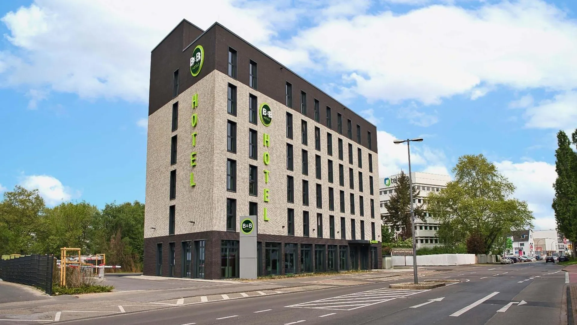 4 clevere Hotels nahe RheinEnergieStadion, die sich lohnen